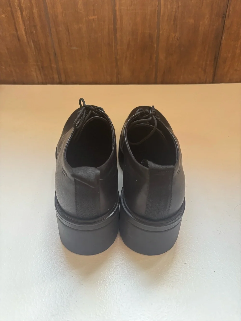 Vagabond shoemakers tara
